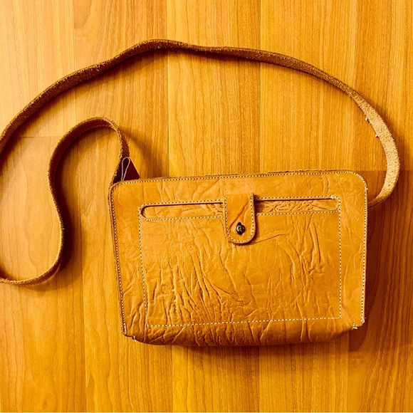 Vintage Bags Vintage Tan Leather Rectangular Zip Crossbody Bag